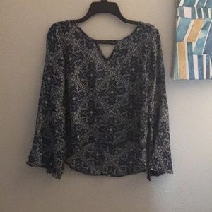 ✨Beautiful Long Sleeved Blouse